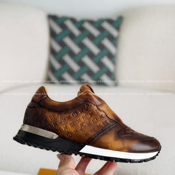 LOUIS VUITTON  LEATHER LOW-TOP SHOES