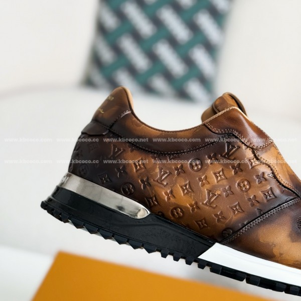 LOUIS VUITTON  LEATHER LOW-TOP SHOES