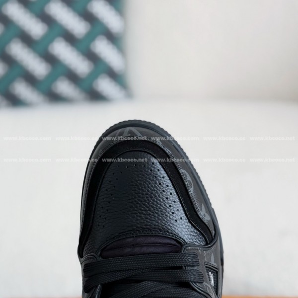 LOUIS VUITTON TRAINER SNEAKERS