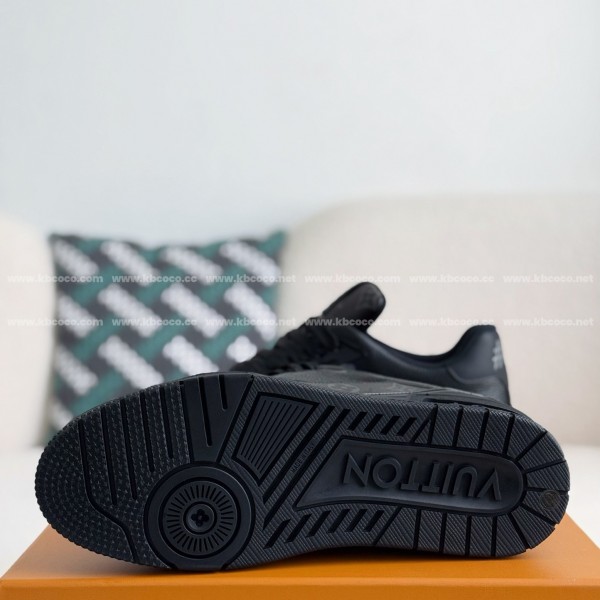 LOUIS VUITTON TRAINER SNEAKERS