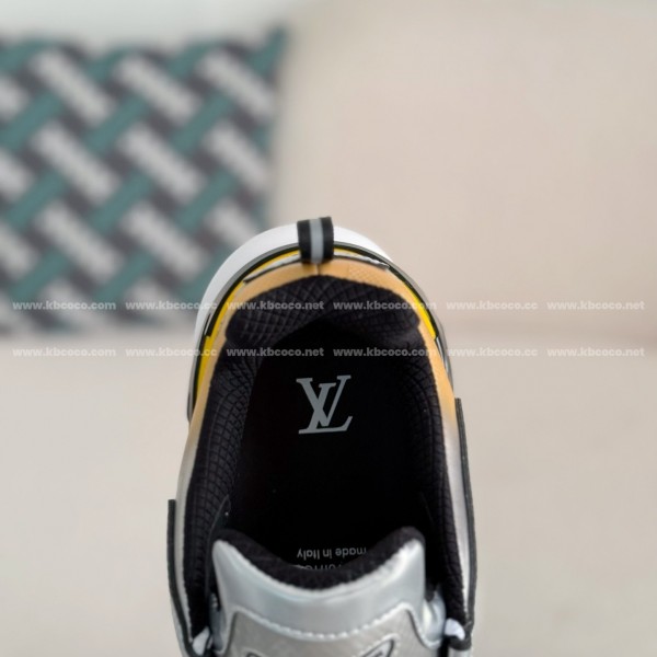 LOUIS VUITTON RUNNER SNEAKERS