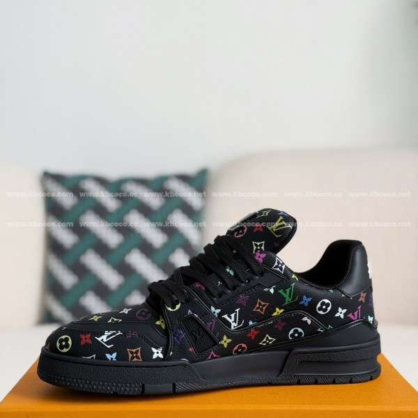 LOUIS VUITTON SNEAKERS