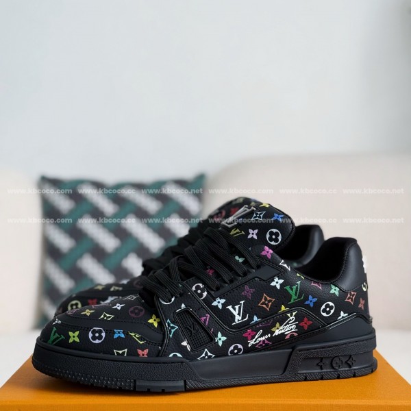 LOUIS VUITTON SNEAKERS