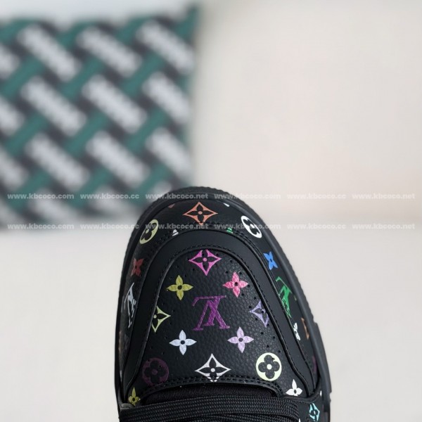 LOUIS VUITTON SNEAKERS
