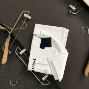 「#4250」Prada SpringSummer White Pocket Letter Leather Fusion Metal Triangle Logo T-shirt