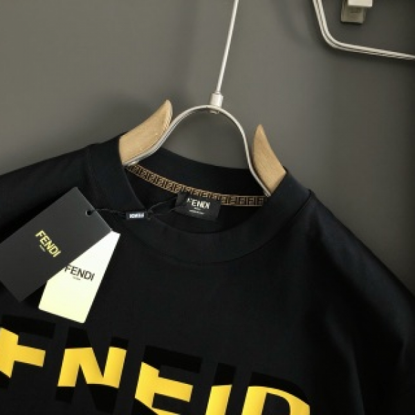 Fendi Spring and Summer Black Letter Deconstruction Printed T-shirt