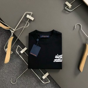 「#4254」Louis Vuitton SpringSummer Black Letters Front and Back Echo Letters Offset Printed T-shirt