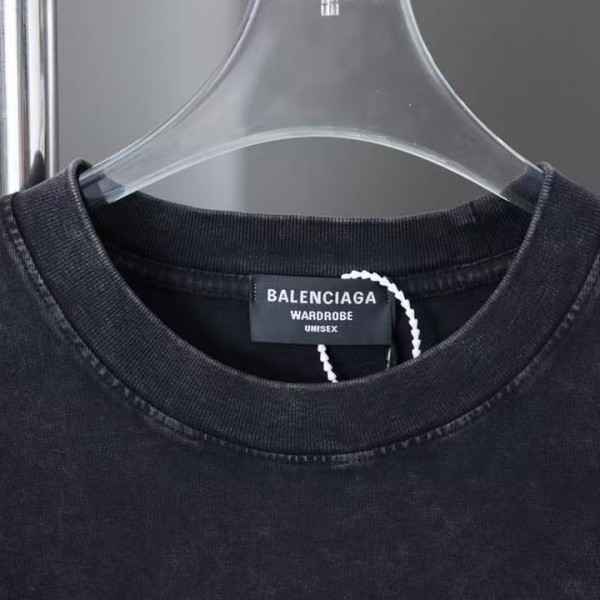 Balenciaga SpringSummer New Joint Lettering Distressed Graffiti Printed T-shirt