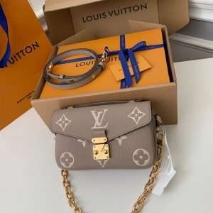 「#1138」Louis Vuitton counter classic hot selling Pochette Métis East West bag M23081, 21.5 * 13.5 * 6cm