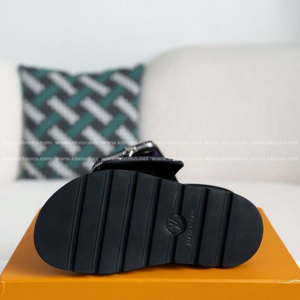 LOUIS VUITTON x MURAKAMI Leather Flip Flops