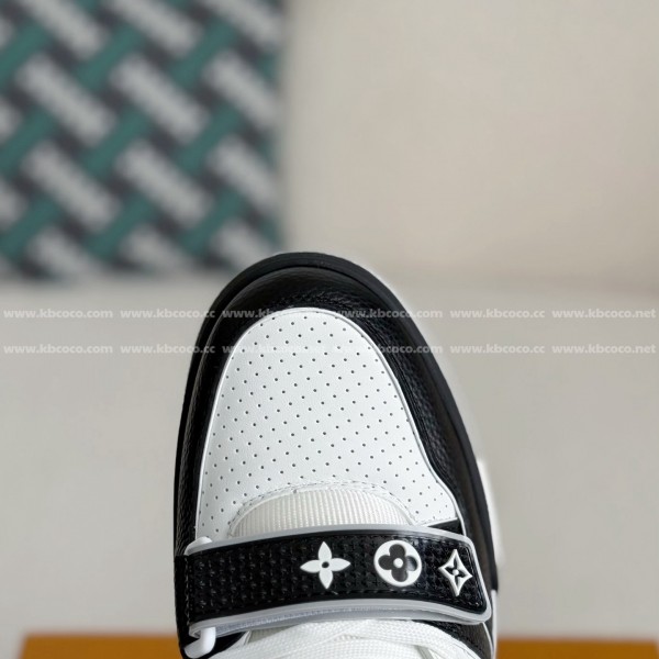 LOUIS VUITTON TRAINER SNEAKERS