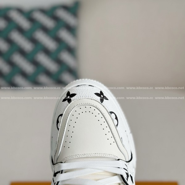 LOUIS VUITTON TRAINER SNEAKERS