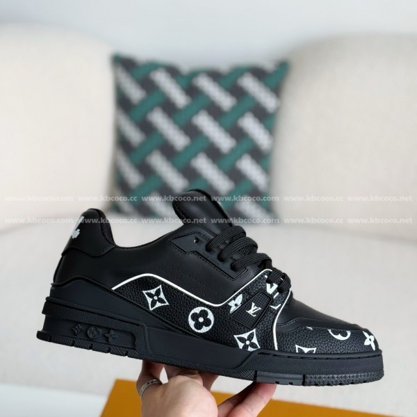 LOUIS VUITTON TRAINER SNEAKERS