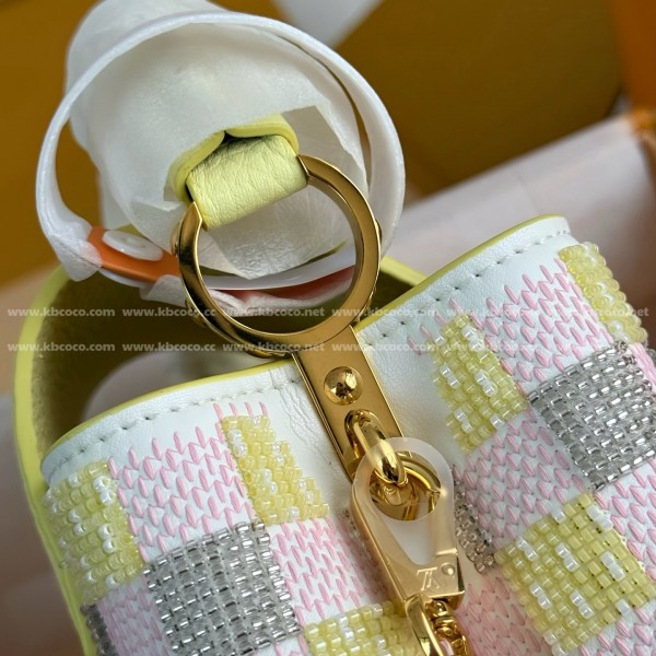 Louis Vuitton Capucines BB Handbag M24809，size：21*14*8cm