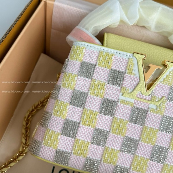 Louis Vuitton Capucines BB Handbag M24809，size：21*14*8cm