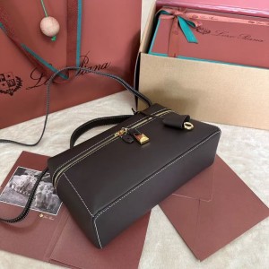 「#4769」Loro Piana new style black imported cowhide messenger bag size: 27*16*10cm