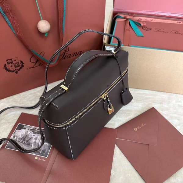 Loro Piana new style black imported cowhide messenger bag size: 27*16*10cm