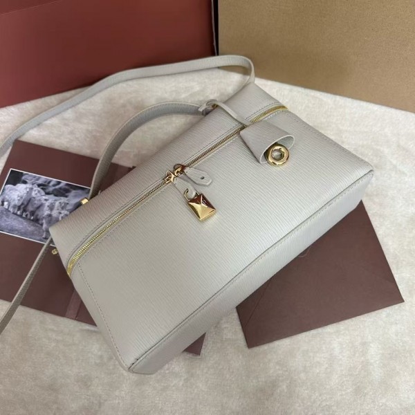 Loro Piana new white imported cowhide crossbody toiletry bag Size: 27*16*10cm
