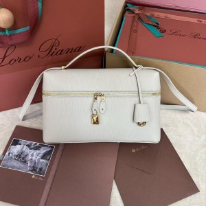 「#4770」Loro Piana new white imported cowhide crossbody toiletry bag Size: 27*16*10cm