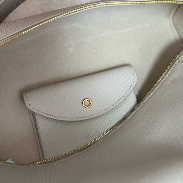 Loro Piana new white imported cowhide crossbody toiletry bag Size: 27*16*10cm