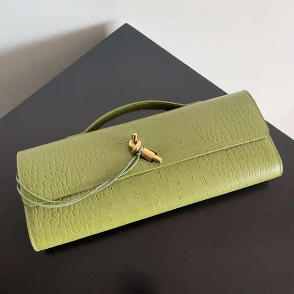 BOTTECA VENETA uses exquisite craftsmanship intreccio embossed imported cow leather evening clutch b
