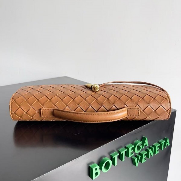 BOTTECA VENETA uses exquisite craftsmanship intreccio woven imported sheepskin evening clutch bag Si