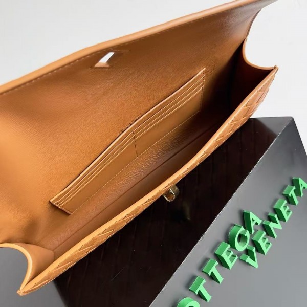 BOTTECA VENETA uses exquisite craftsmanship intreccio woven imported sheepskin evening clutch bag Si