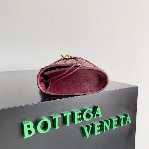 BOTTECA VENETA uses exquisite craftsmanship intreccio woven imported sheepskin evening clutch bag Si