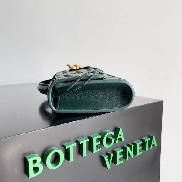BOTTECA VENETA uses exquisite craftsmanship intreccio woven imported sheepskin evening clutch bag Si