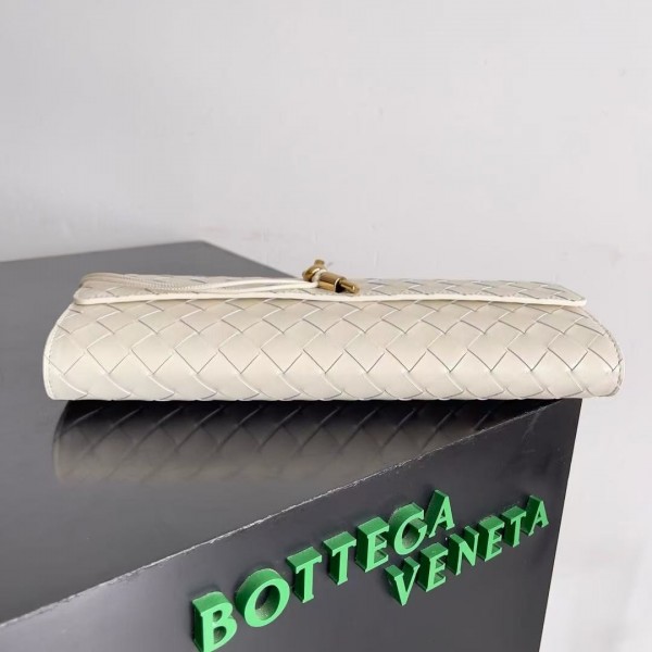 BOTTECA VENETA uses exquisite craftsmanship intreccio woven imported sheepskin evening clutch bag Si