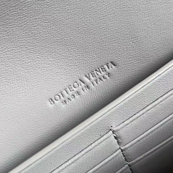 BOTTECA VENETA uses exquisite craftsmanship intreccio woven imported sheepskin evening clutch bag Si