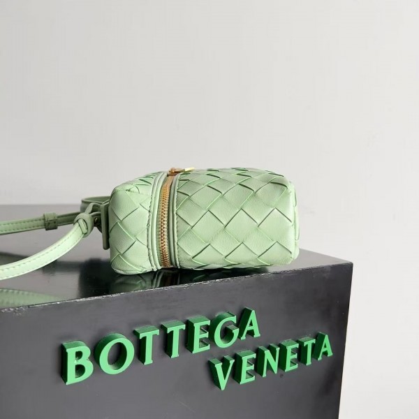 BOTTECA VENETA uses exquisite craftsmanship intreccio weaving imported sheepskin leather Crossbody t