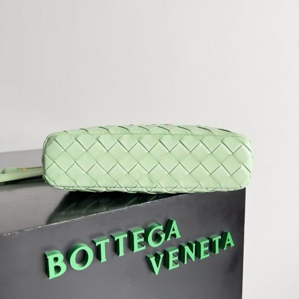 BOTTECA VENETA uses exquisite craftsmanship intreccio weaving imported sheepskin leather Crossbody t