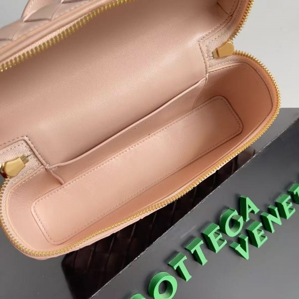 BOTTECA VENETA uses exquisite craftsmanship intreccio weaving imported sheepskin leather Crossbody t