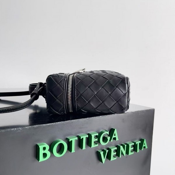 BOTTECA VENETA uses exquisite craftsmanship intreccio weaving imported sheepskin leather Crossbody t