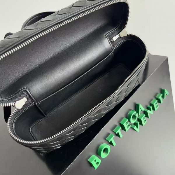 BOTTECA VENETA uses exquisite craftsmanship intreccio weaving imported sheepskin leather Crossbody t