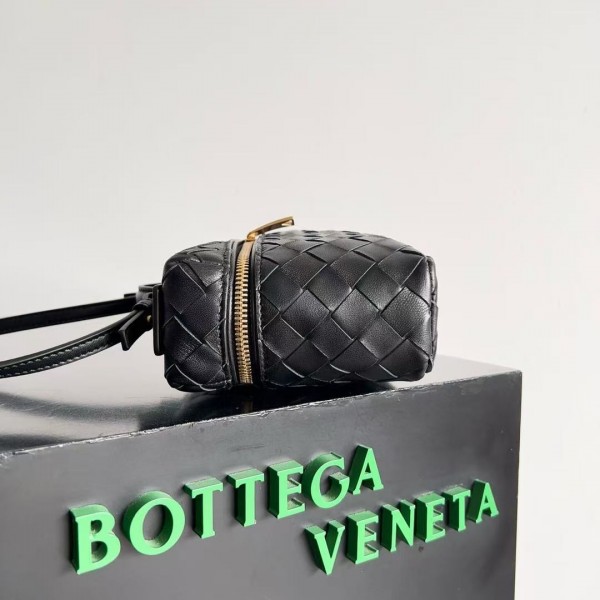 BOTTECA VENETA uses exquisite craftsmanship intreccio weaving imported sheepskin leather Crossbody t