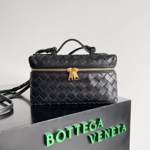 「#5040」BOTTECA VENETA uses exquisite craftsmanship intreccio weaving imported sheepskin leather Crossbody t