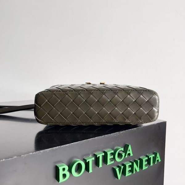 BOTTECA VENETA uses exquisite craftsmanship intreccio weaving imported sheepskin leather Crossbody t