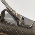 「#5041」BOTTECA VENETA uses exquisite craftsmanship intreccio weaving imported sheepskin leather Crossbody t
