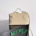 「#5042」BOTTECA VENETA uses exquisite craftsmanship intreccio weaving imported sheepskin leather Crossbody t