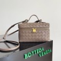 「#5043」BOTTECA VENETA uses exquisite craftsmanship intreccio weaving imported sheepskin leather Crossbody t