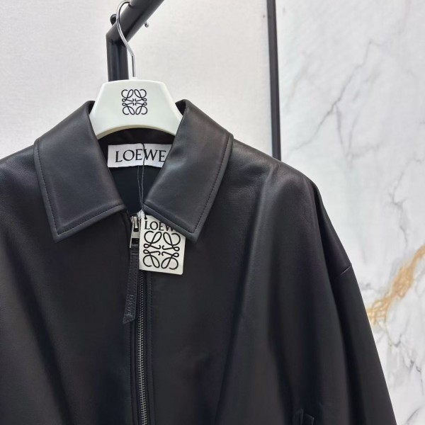 Loewe Spring and Summer latest retro modern fashion design imported sheepskin pleated women