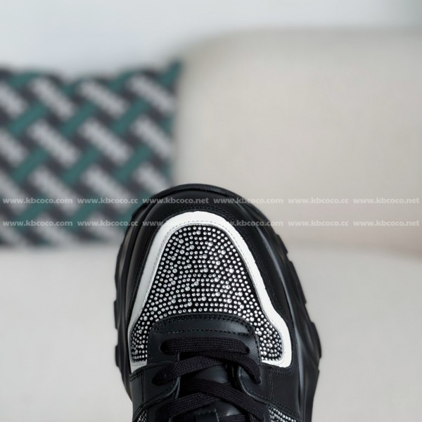LOUIS VUITTON CASUAL SPORTS SHOES