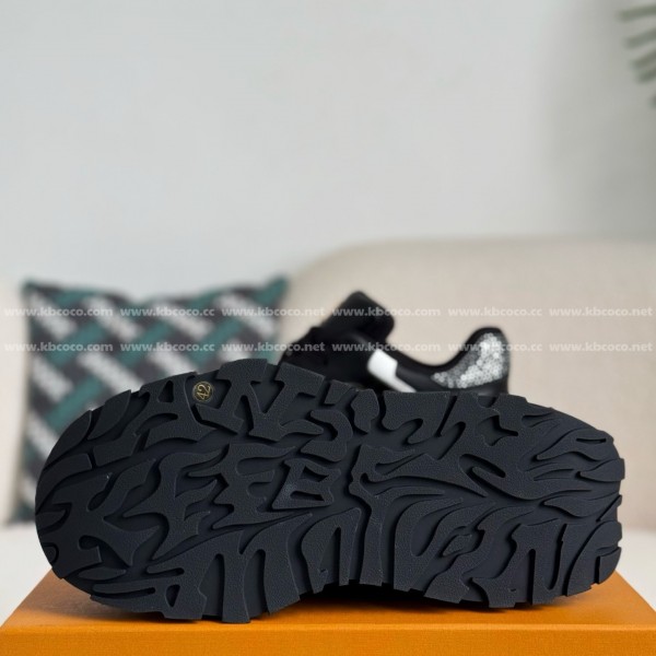 LOUIS VUITTON CASUAL SPORTS SHOES