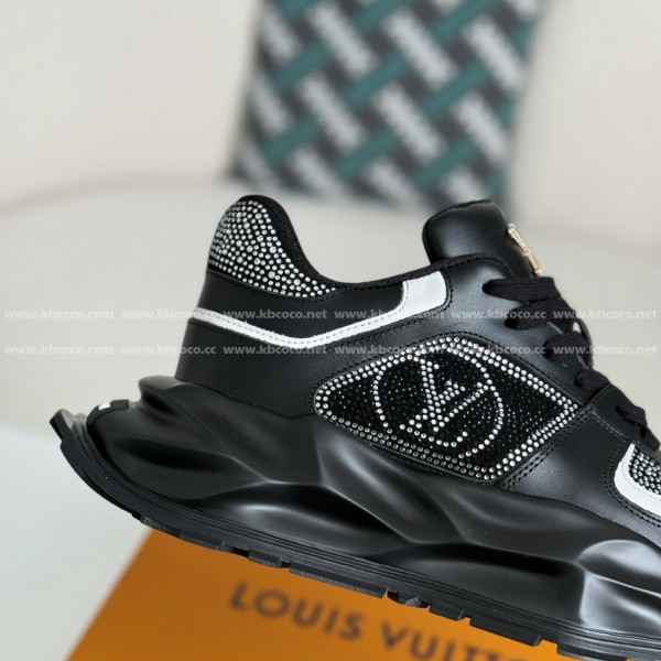 LOUIS VUITTON CASUAL SPORTS SHOES