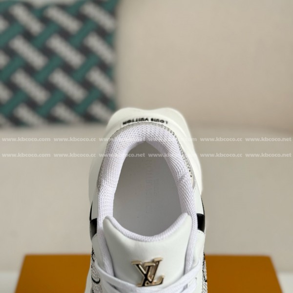 LOUIS VUITTON CASUAL SPORTS SHOES