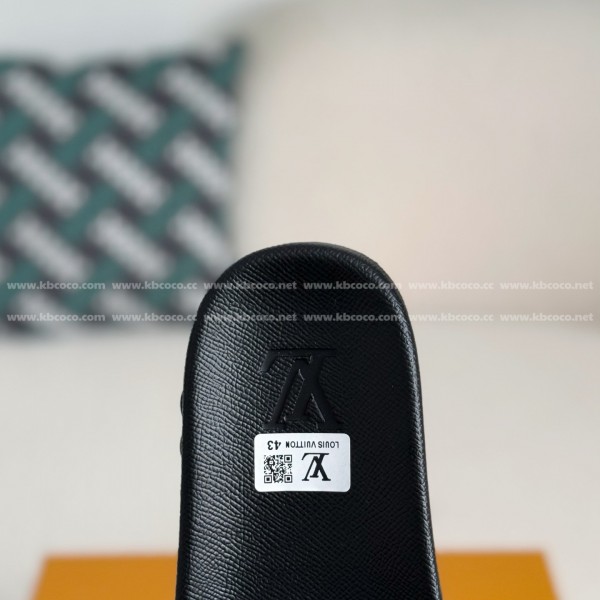 LOUIS VUITTON SLIPPERS