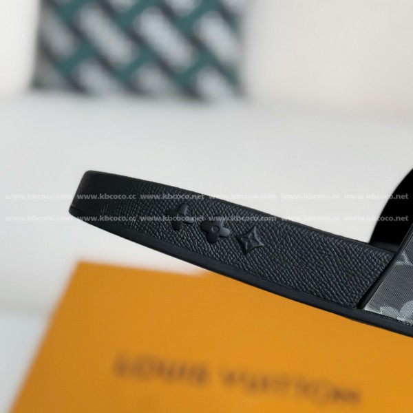 LOUIS VUITTON SLIPPERS
