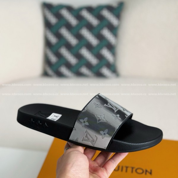 LOUIS VUITTON SLIPPERS